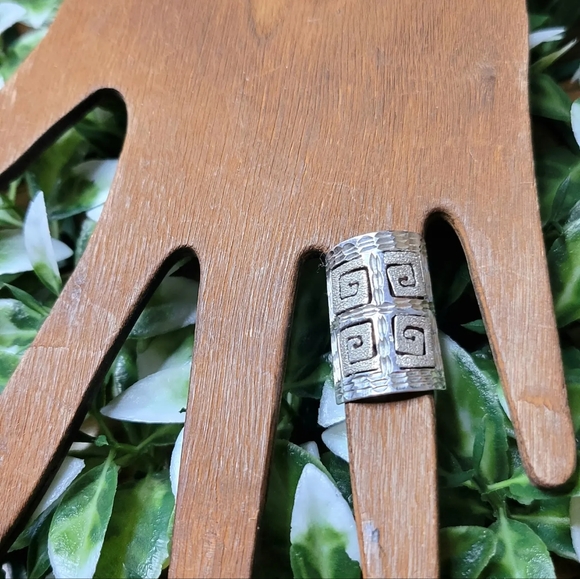 925 Sterling Silver Ring - Picture 1 of 5